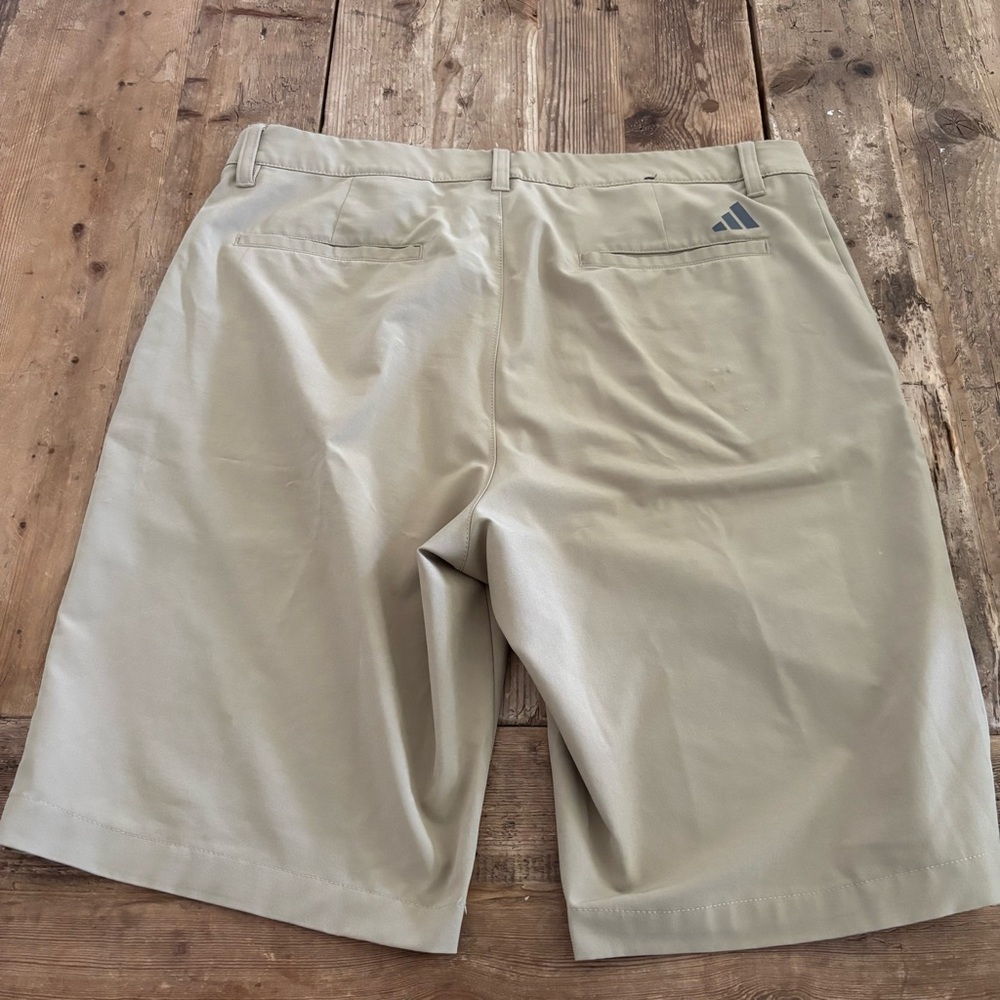 Adidas Ultimate365 8-Inch Hemp Khaki Golf Shorts HR7951
Men’s 32 - Picture 7 of 11